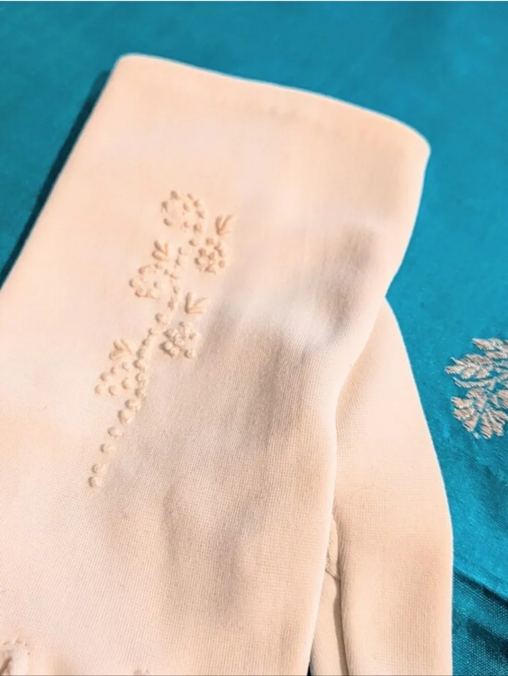 Vintage Classic Women's White Embroidered Dress Gloves